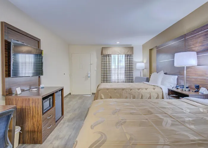 Econo Lodge Suffolk